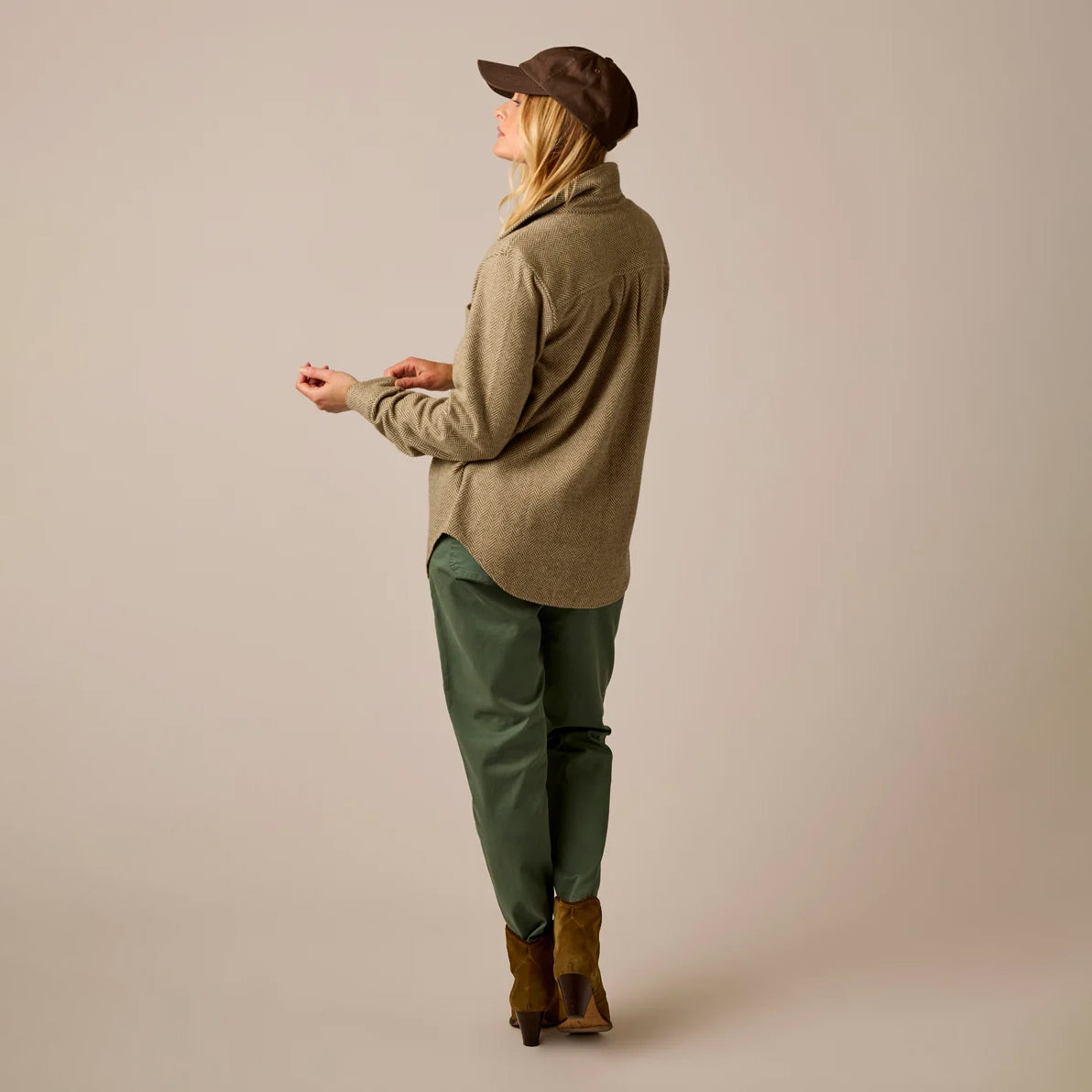 Female model shown wearing the Carve Zoe Twill Pant in Laurel on plain background.