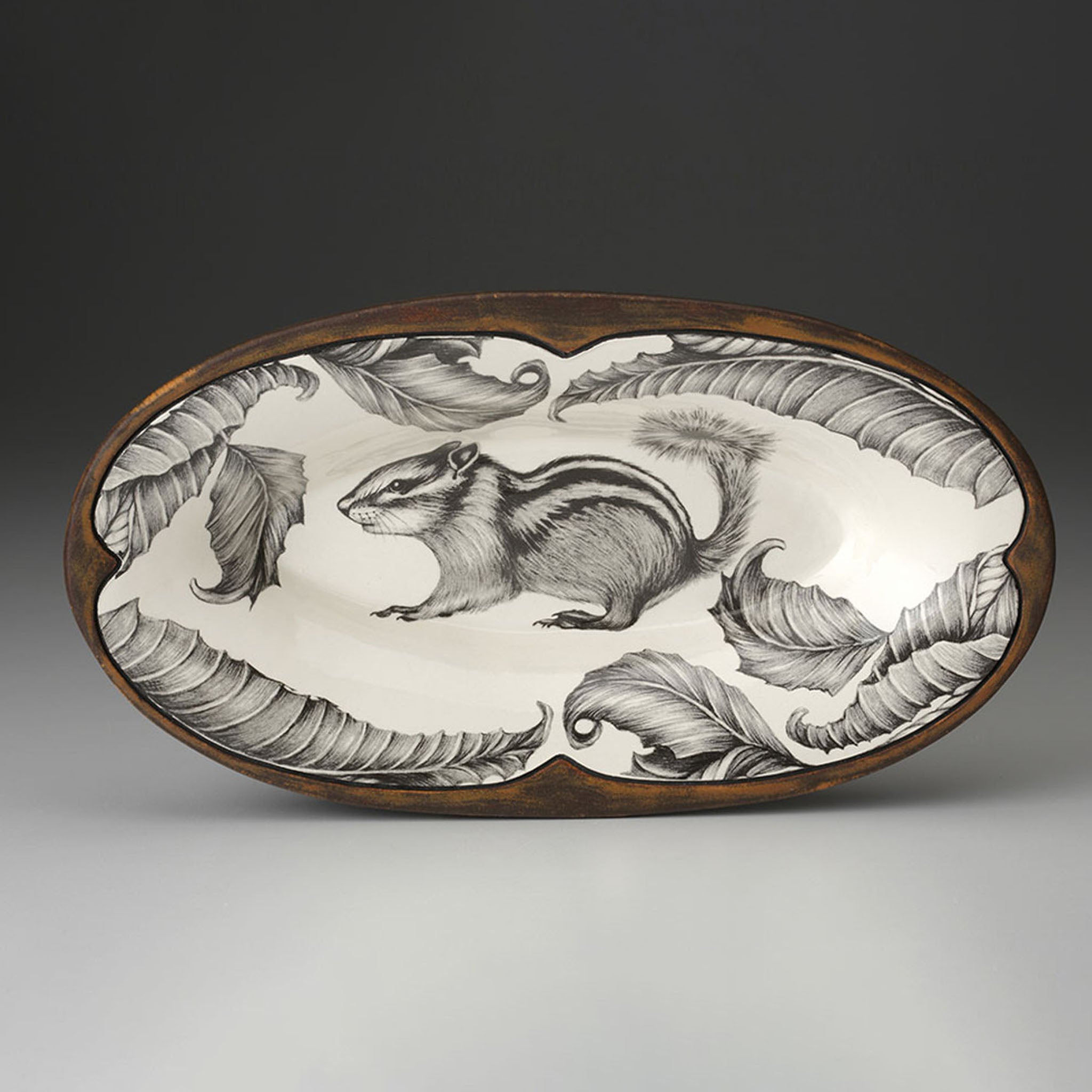 Decorative plate with a squirrel design on a gray background