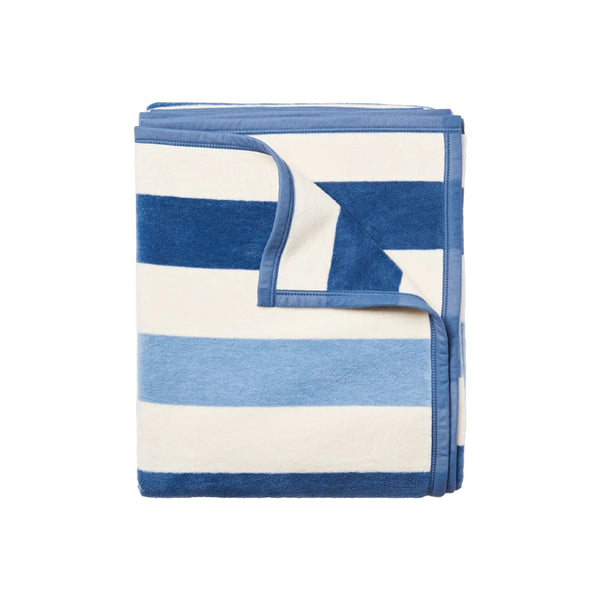 Chappy Wrap Brant Point Blues Original Blanket on a white background