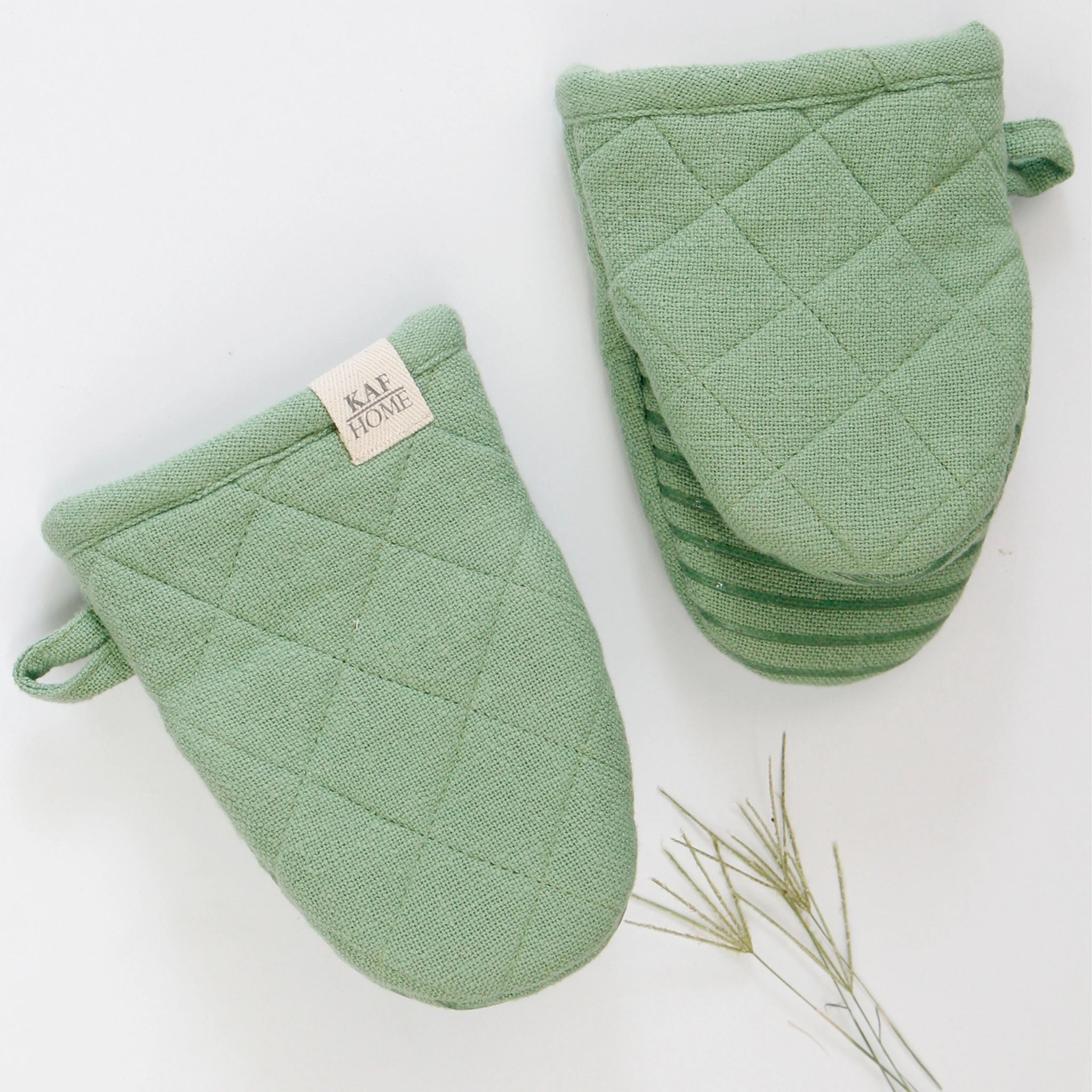 KAF quilted mini pot mit in mint green on a white background
