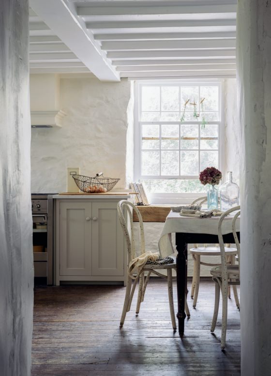 The deVOL Kitchen: Designing and Styling the Most Important Room in Your Home by Paul O'Leary, Robin McLellan, and Helen Parker