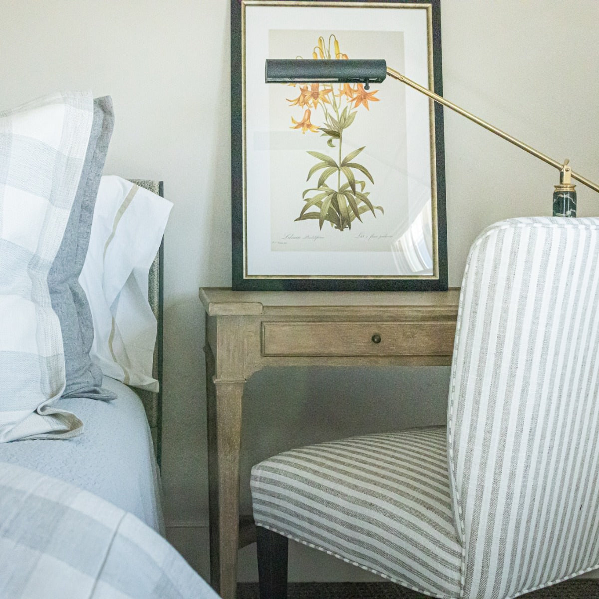 Tahoe Desk in a bedroom at Addison West