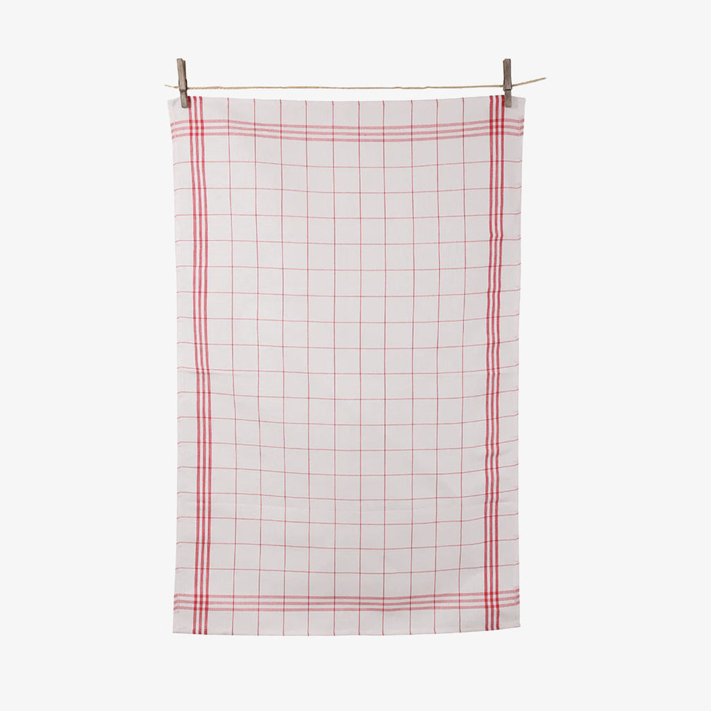 Red plaid Tissage de L’Ouest tea towel on a white background